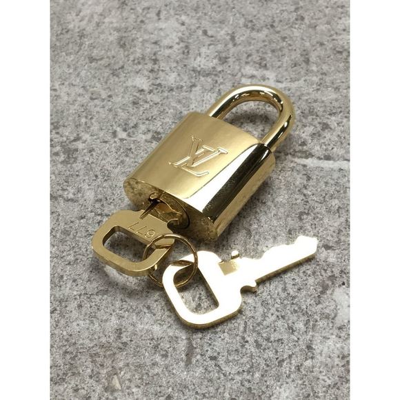 Louis Vuitton Grand Palais MM Monogram Handbag - Picture 7 of 7